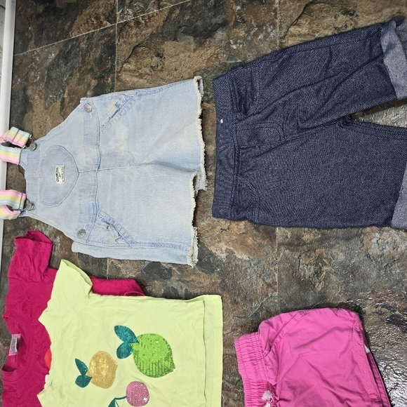Toddler girls size 2T clothing bundle of 7, shorts, overalls, leggings, tshirts - Picture 8 of 8